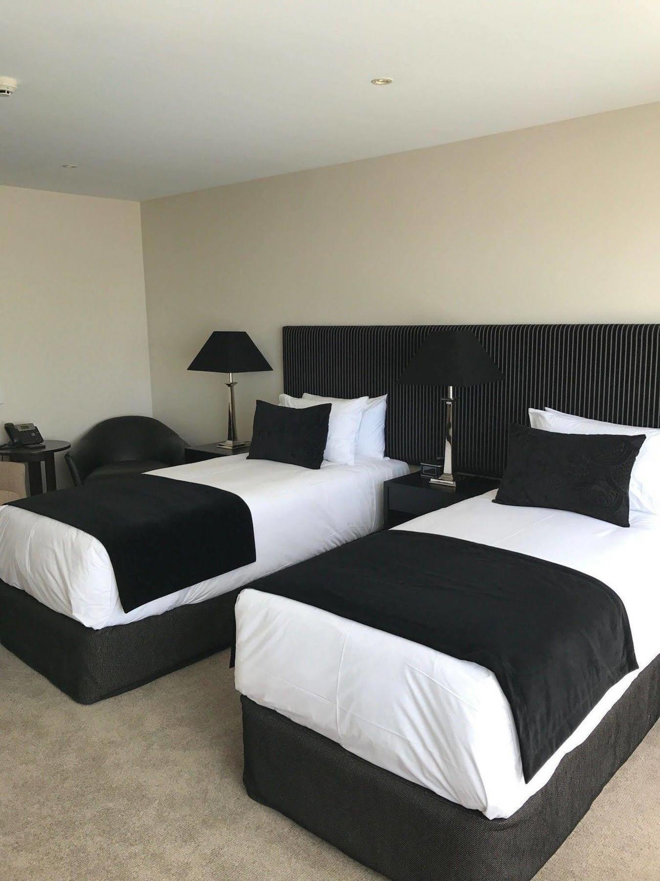 Hackthorne Gardens Luxury Accommodation Крайстчърч Екстериор снимка